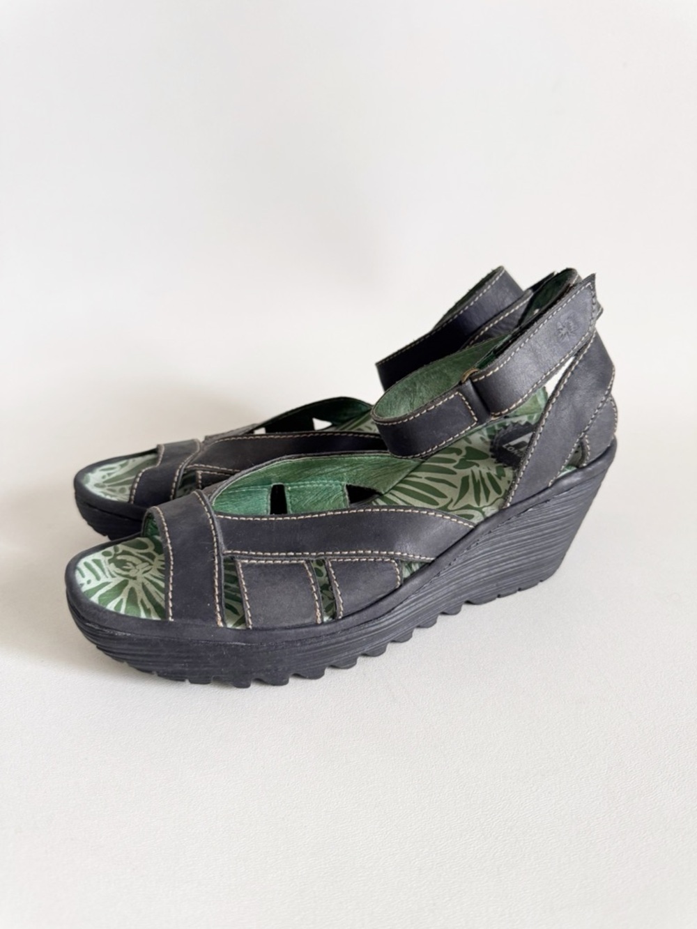 Fly London Yossa Wedge Sandal US 9 Green Leather Chunky Retro Euro Chic Boho 90s